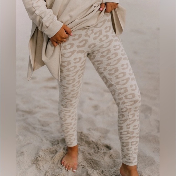 Barefoot Dreams Leggings CozyChic Ultra Lite Leopard Cream-Stone Loungewear Cozy - Picture 2 of 15